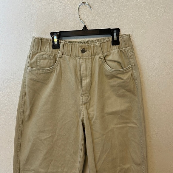 H&M Elastic Sinched Waisted Tan Cropped Straight Leg Pants Khaki Slacks Size 8 - Picture 6 of 10